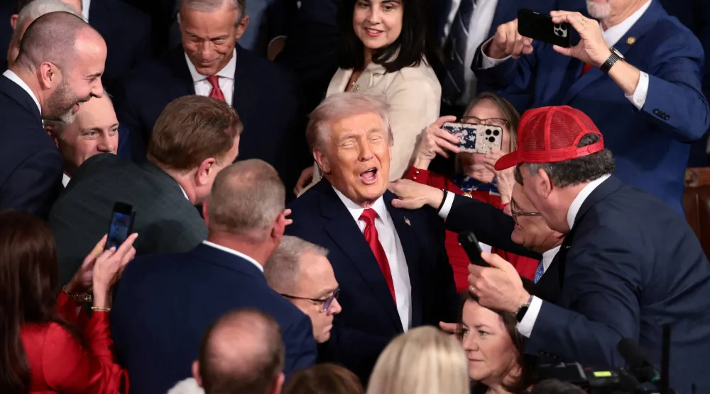 ترمب لدى وصوله لإلقاء خطاب «حالة الاتحاد» أمام جلسة مشتركة للكونغرس في مبنى الكابيتول (رويترز)