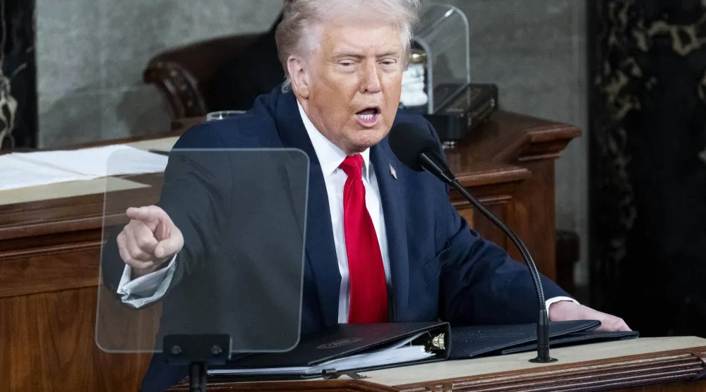 ترمب خلال إلقائه خطاب «حالة الاتحاد» في قاعة مجلس النواب بمبنى الكابيتول (د.ب.أ)