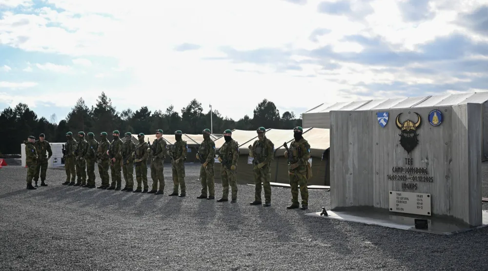 جنود في مقر مركز تدريب القوات البرية - معسكر جومسبورغ في ليبا جنوب شرقي بولندا (إ.ب.أ)