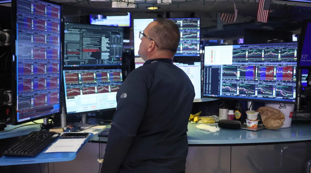 متداول يعمل في بورصة نيويورك (أ.ف.ب)