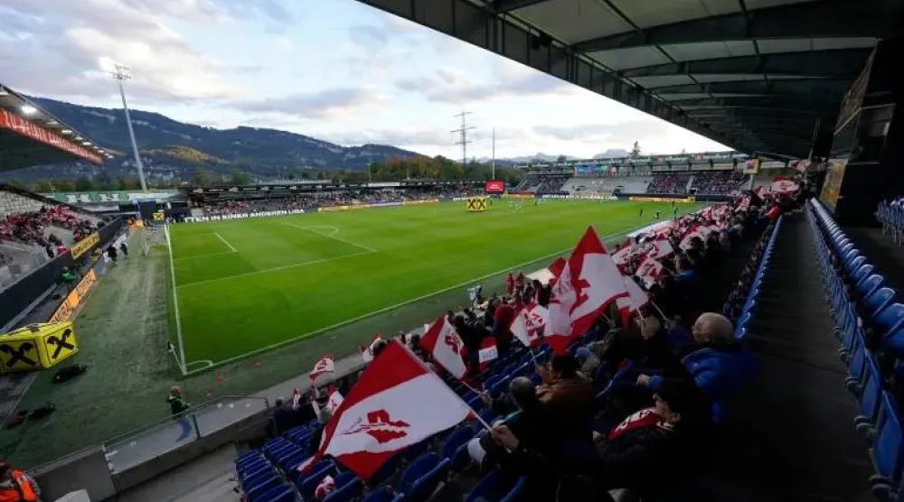 كاش بوينت أرينا بملعب نادي ألتاش للكرة النسائية النمساوي (رويترز)