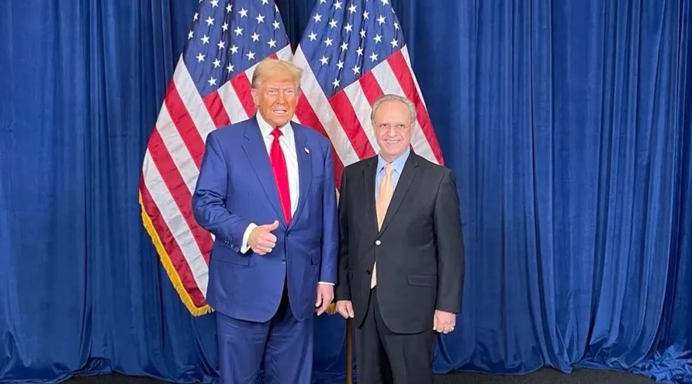 بشارة بحبح خلال لقاء سابق مع الرئيس الأميركي دونالد ترمب (صفحته على فيسبوك)