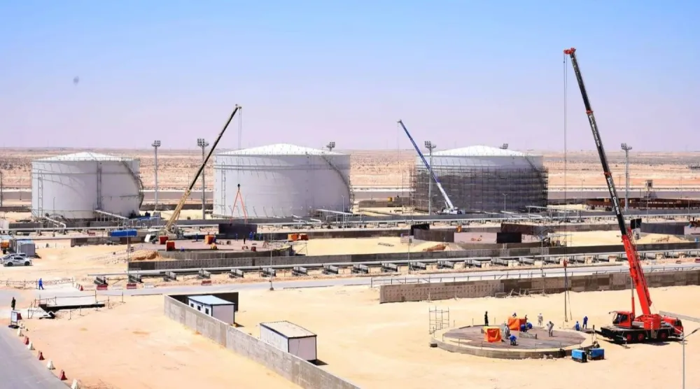 صهاريج لتخزين المواد البترولية بميناء الحمراء البترولي (وزارة البترول المصرية)