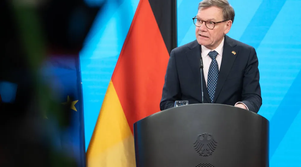 وزير الخارجية الألماني يتحدث خلال مؤتمر صحافي ببرلين اليوم (د.ب.أ)