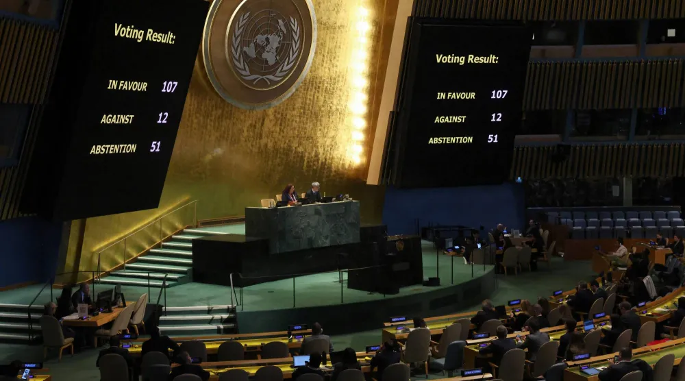 نتائج التصويت على قرار بشأن أوكرانيا داخل الجمعية العامة للأمم المتحدة (رويترز)