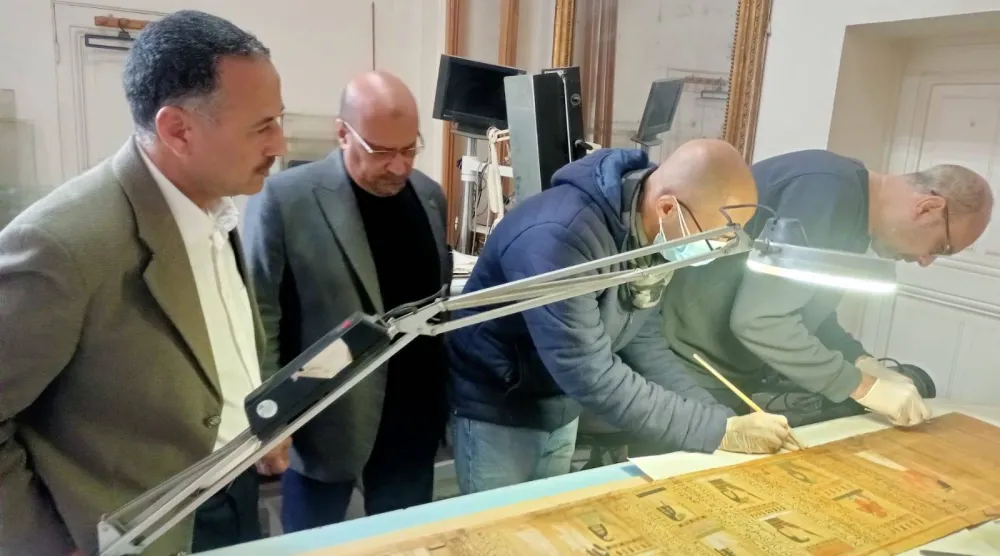 إنقاذ بردية نادرة يسلط الضوء على أزمات ترميم المقتنيات الأثرية في مصر (وزارة السياحة والأثار)