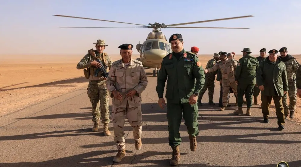 رئيس أركان الجيش الوطني الليبي خالد حفتر خلال تفقده معبر التوم الحدودي مع النيجر 4 فبراير الحالي (إعلام القيادة العامة)