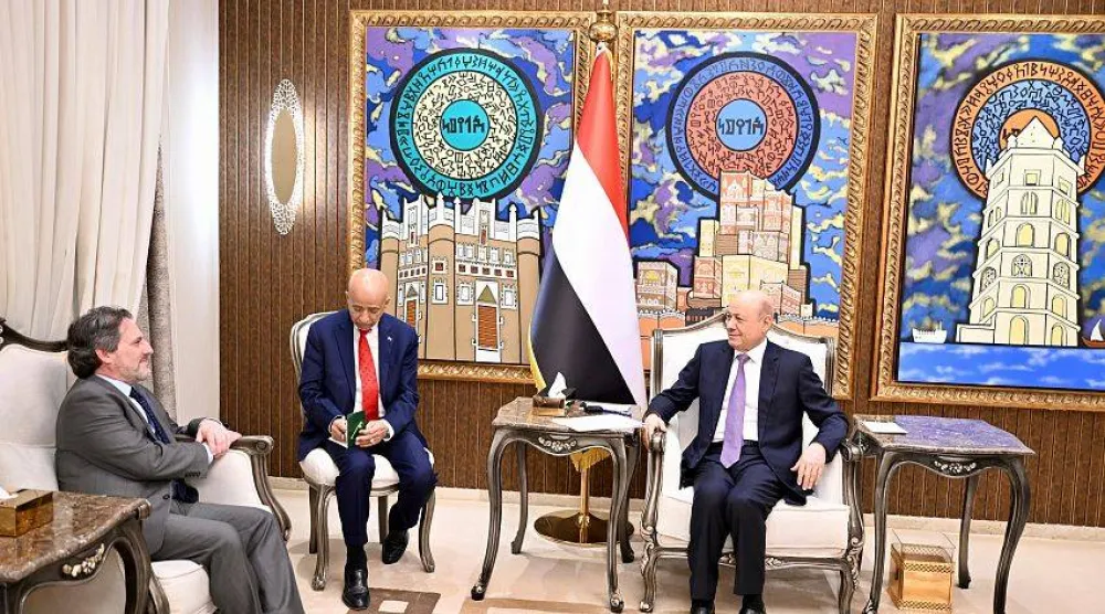 العليمي يستقبل في الرياض وفداً أميركياً (سبأ)