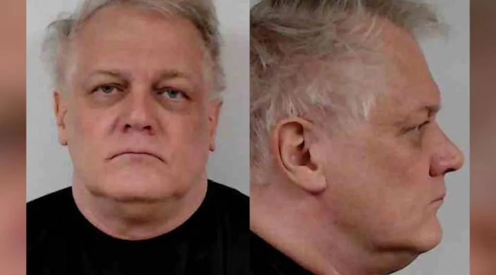 الطيار السابق المعتقل جيرالد براون البالغ 65 عاما (متداولة)