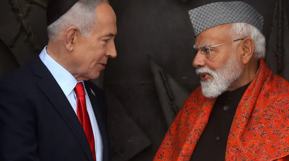 رئيس الوزراء الإسرائيلي بنيامين نتنياهو يستقبل نظيره الهندي ناريندرا مودي (أ.ف.ب)