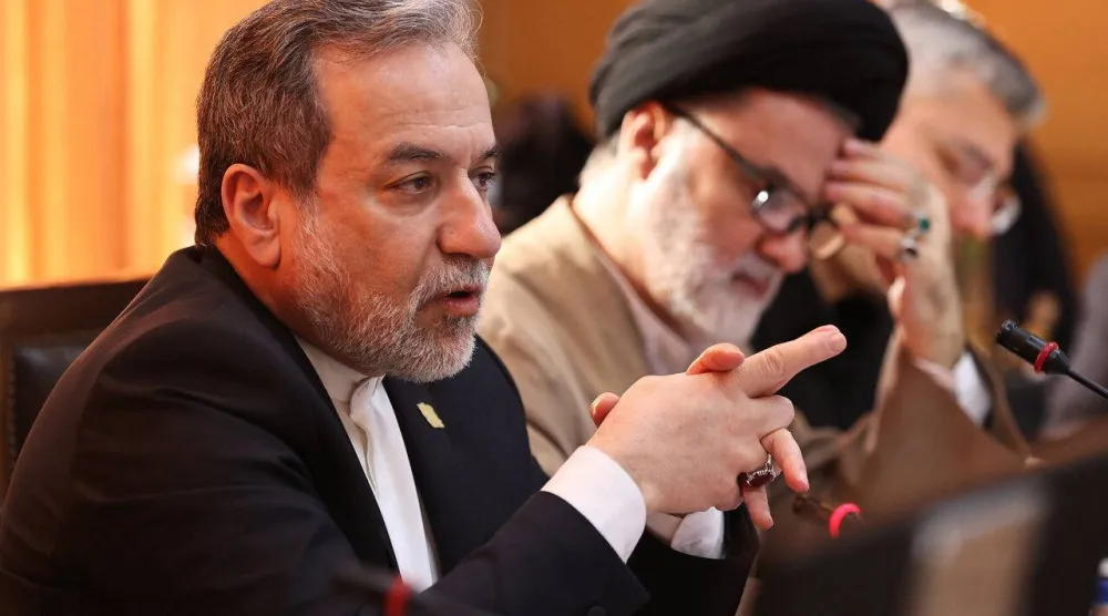 عراقجي يقدم إفادة لأعضاء لجنة الأمن القومي البرلمانية في يناير الماضي (الخارجية الإيرانية)