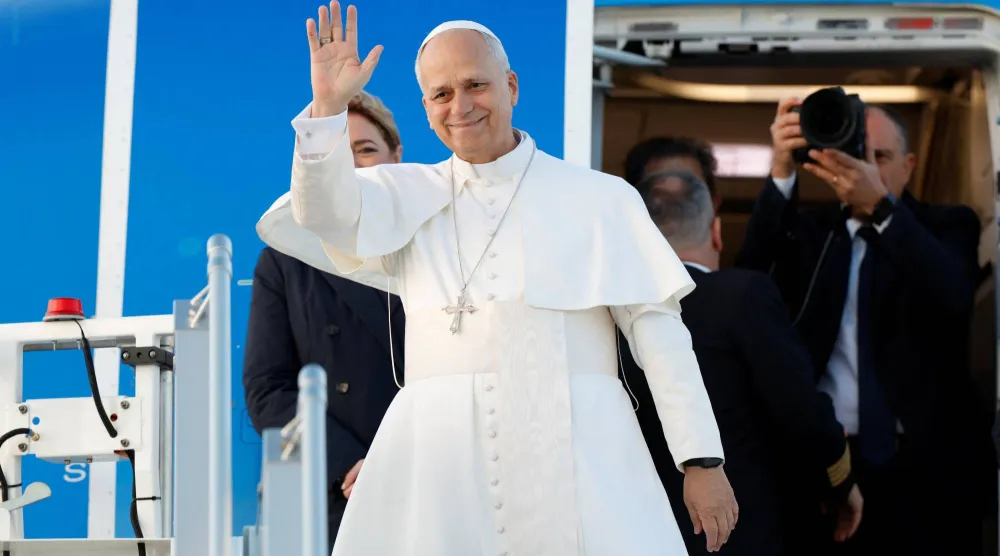 البابا ليو الرابع عشر خلال زيارة إلى تركيا قبل انتقاله إلى بيروت - 27 نوفمبر 2025 (رويترز)