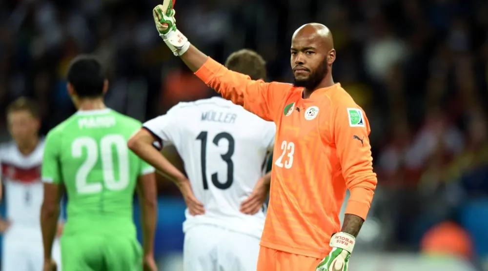  الدولي الجزائري رايس مبولحي (رويترز)