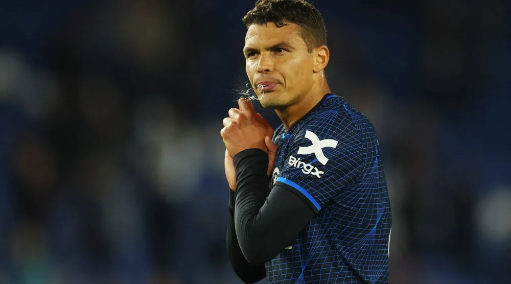 المدافع البرازيلي المخضرم تياغو سيلفا (رويترز)