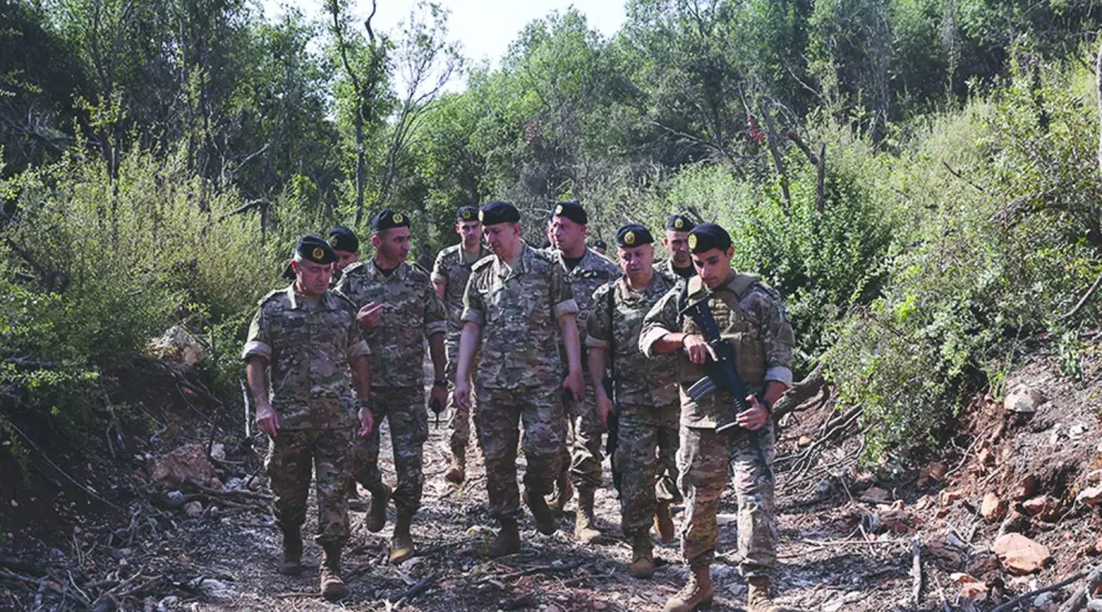 قائد الجيش اللبناني العماد رودولف هيكل يتفقّد موقع تفجير منشأة لـ«حزب الله» في الجنوب (أرشيفية - مديرية التوجيه)