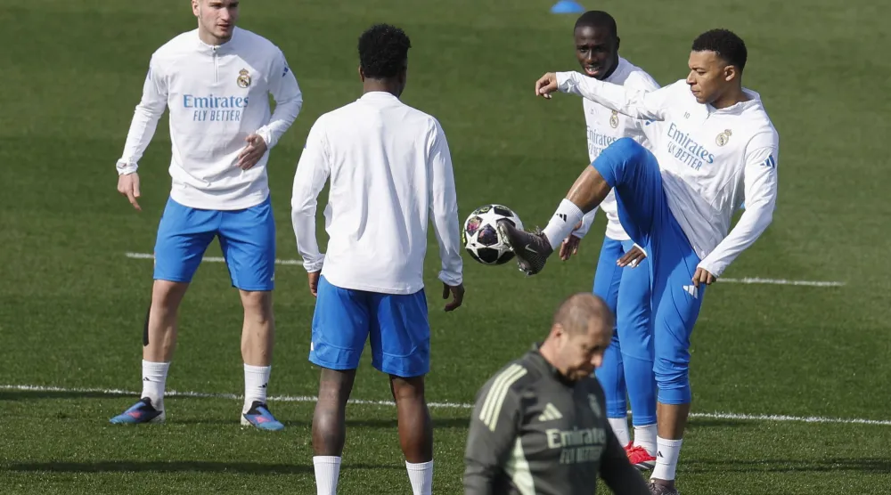 مبابي خلال تدريبات الريال الأخيرة (إ.ب.أ)