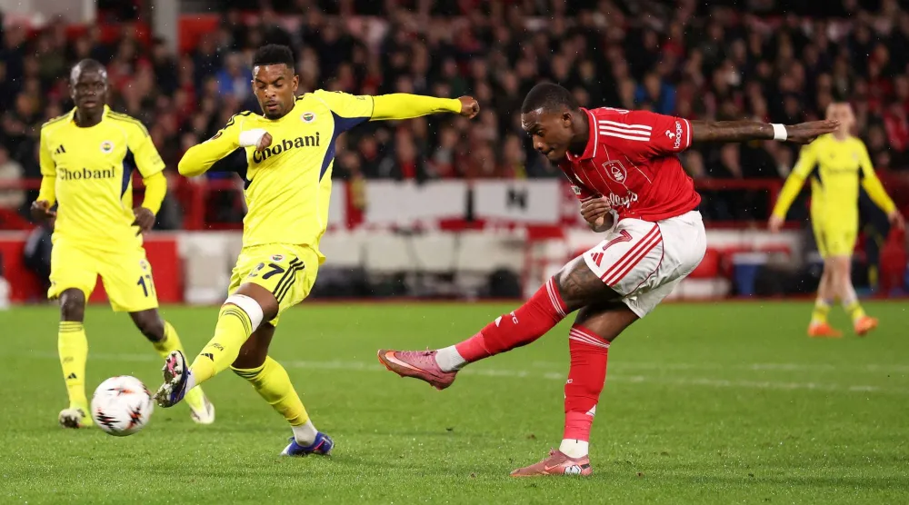 من مباراة نوتنغهام وفنربخشة في الدوري الأوروبي (رويترز)