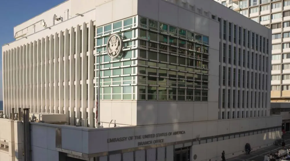 فرع السفارة الأميركية في تل أبيب بإسرائيل يوم 8 يناير 2025 (أ.ب)
