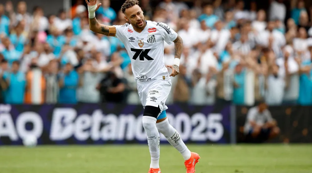 النجم البرازيلي نيمار لاعب سانتوس (أ.ف.ب)