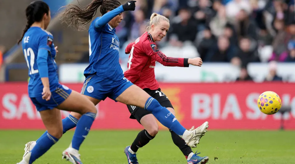 المهاجمة ليا شولر لاعبة مان يونايتد (رويترز)