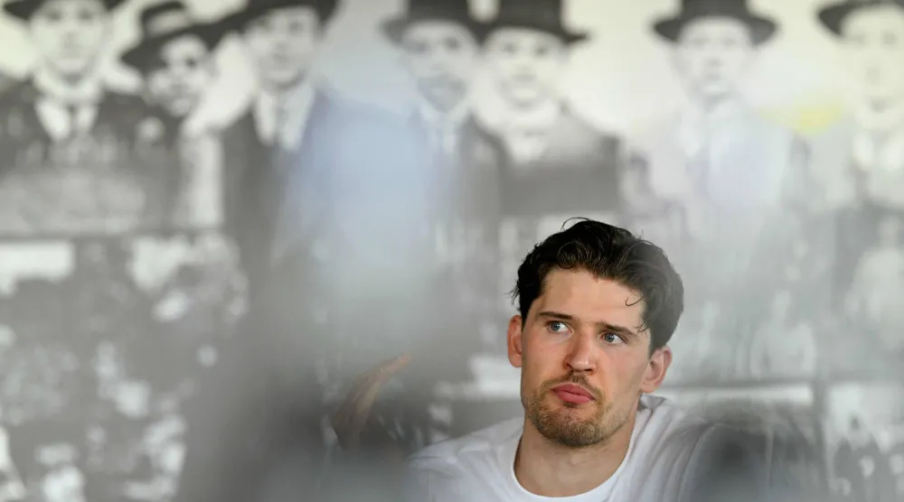 السويسري غريغور كوبيل حارس بوروسيا دورتموند (أ.ف.ب)