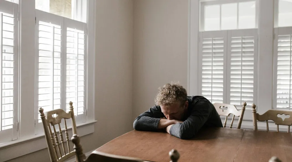 مشاركة ما تشعر به قد تكون خطوة مفيدة سواء مع مديرك أو أطفالك (بيكسلز)