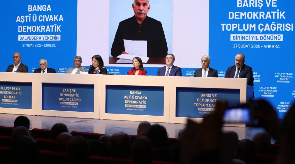 مؤتمر صحافي نظمه حزب «الديمقراطية والمساواة للشعوب» المؤيد للأكراد في أنقرة الجمعة لعرض رسالة زعيم حزب «العمال الكردستاني» السجين عبد الله أوجلان (حساب الحزب في «إكس»)