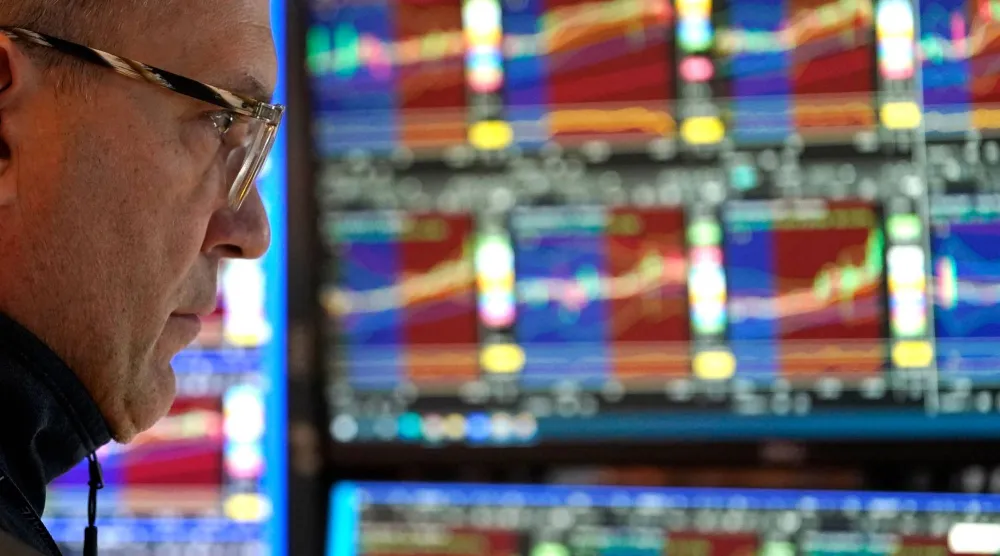 متداول يعمل في بورصة نيويورك (أ.ف.ب)