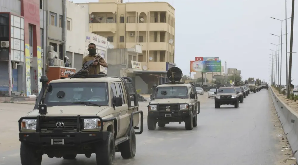 انتشار كثيف لقوات الأمن داخل طرابلس لمنع أي أحداث عنف أو مواجهات (أ.ب)