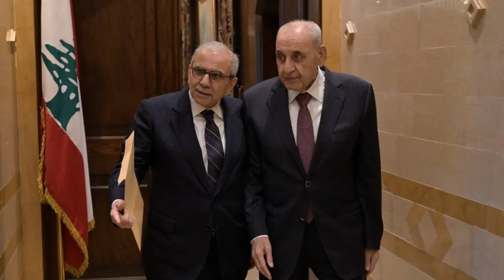 رئيس البرلمان اللبناني نبيه بري يستقبل رئيس الحكومة نواف سلام في مقر إقامته (أرشيفية - الشرق الأوسط)