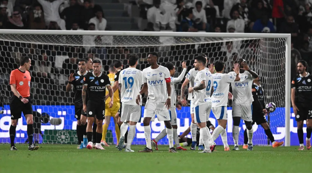 فرحة هلالية بعد هدف كنو (تصوير: عبد الرحمن السالم)