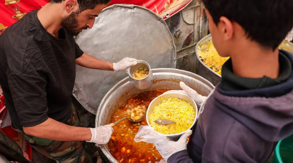 تعسف الحوثيين حرم ملايين اليمنيين من المساعدات الإغاثية (رويترز)