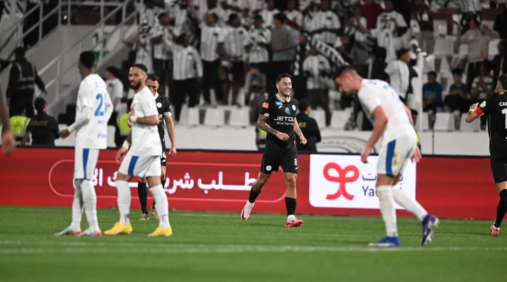 الإنجليزي جوش براونهيل، لاعب وسط الشباب (تصوير: عبد الرحمن السالم) 