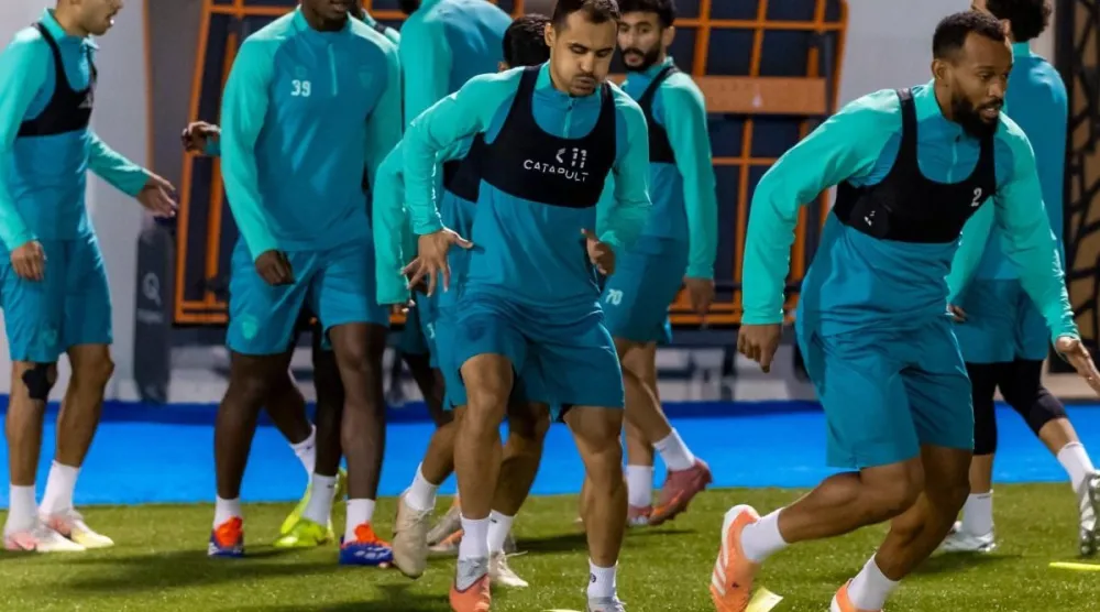 لاعبو الفيحاء خلال استعداداتهم للمباراة (موقع النادي)