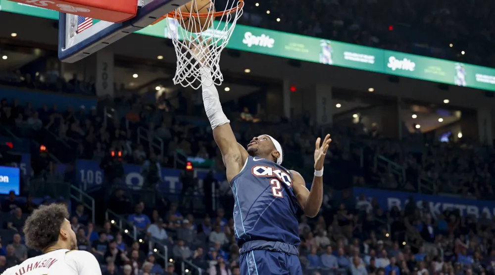 الكندي شاي غلجيوس-ألكسندر قاد أوكلاهوما للإطاحة بدنفر (رويترز)