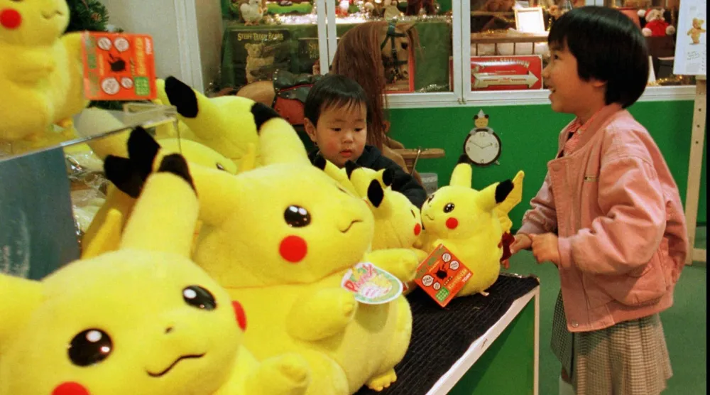 «بيكاتشو» وهو يصبح أغلى من الأمان (أ.ب)