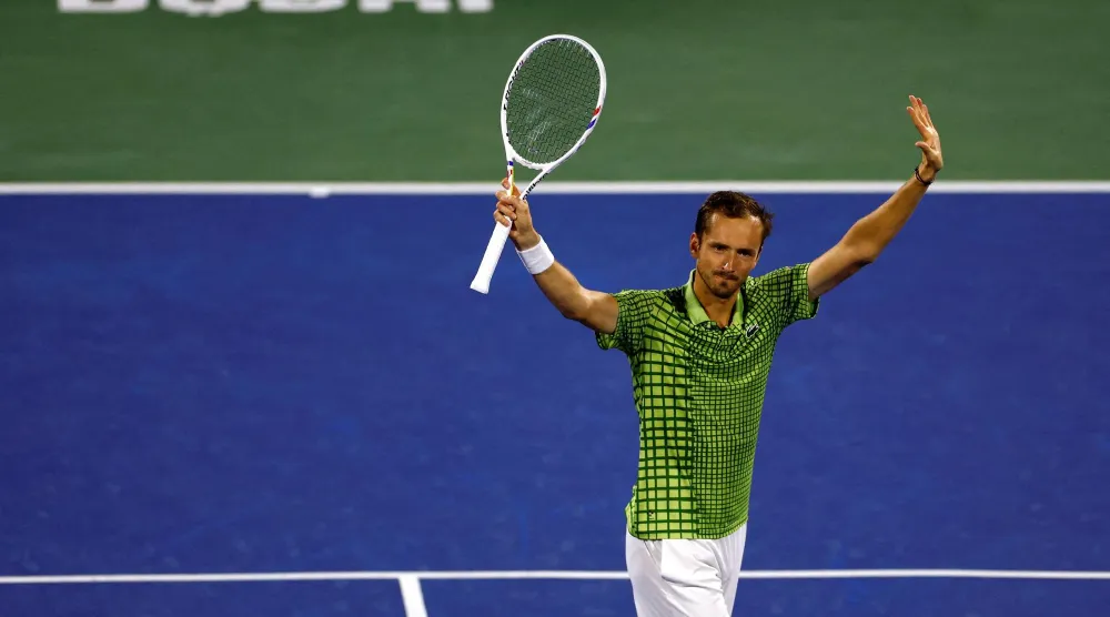 الروسي دانييل مدفيديف حسم لقب دبي دون لعب (رويترز)