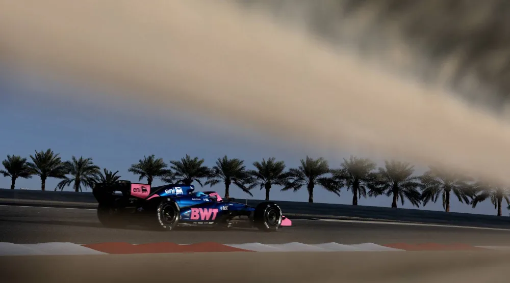 حلبة الصخير بالبحرين ستستضيف الجولة الرابعة من بطولة العالم للفورمولا 1 (رويترز)