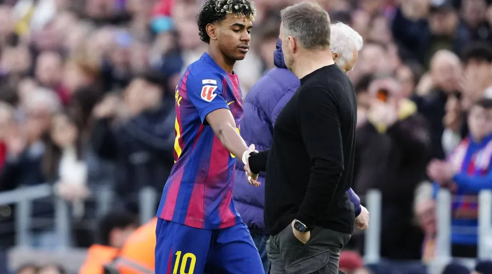 فليك أشاد بأداء جمال في المباراة (إ.ب.أ)