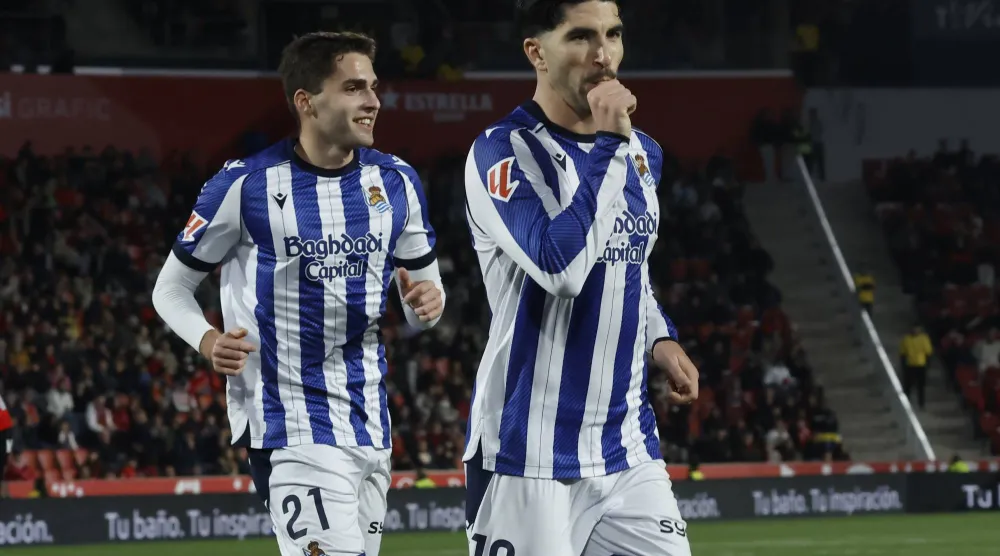 كارلوس سولير محتفلاً بالهدف (إ.ب.أ)