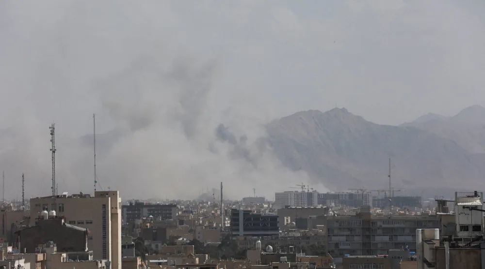 دخان يتصاعد عقب انفجار إثر الهجوم الأميركي - الإسرائيلي في طهران (رويترز)