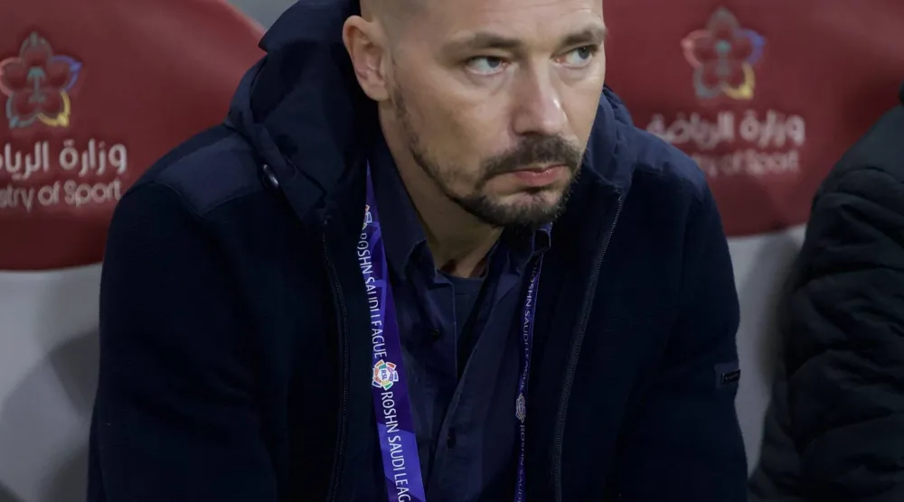 نيستور إل مايسترو مدرب النجمة (تصوير: نايف العتيبي)