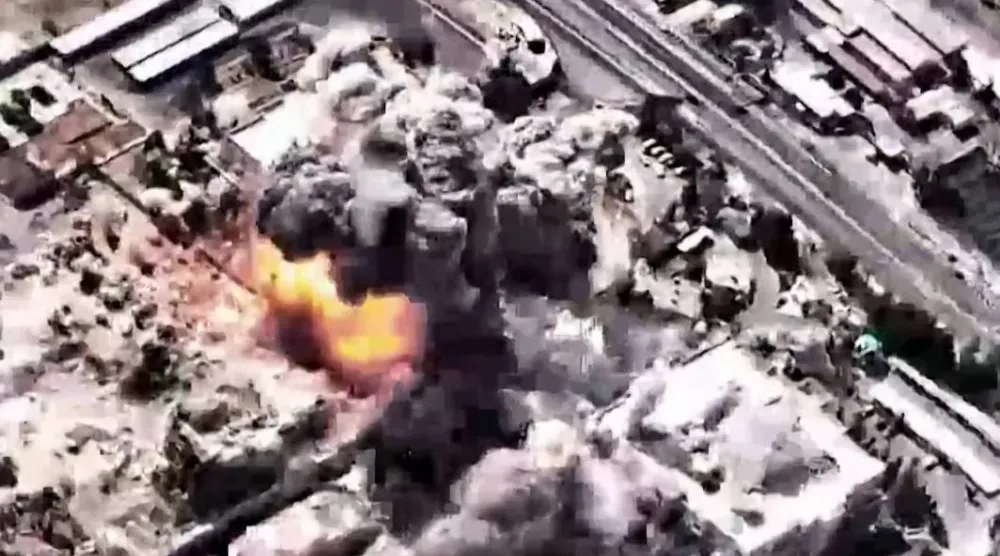 صورة من فيديو نشره الجيش الإسرائيلي لغارة جوية على مقر النظام الإيراني في طهران (أ.ف.ب)