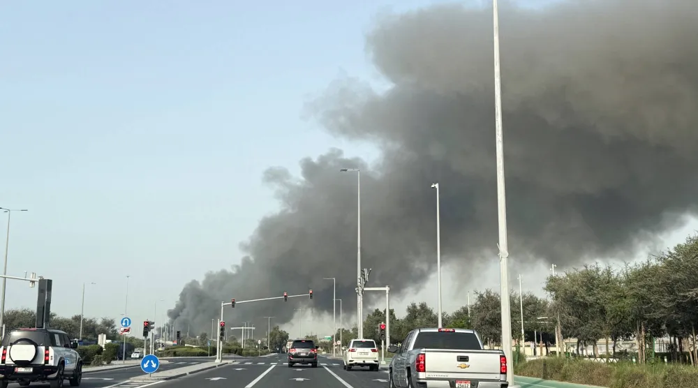 وزارة الدفاع الإماراتية تعاملت مع 165 صاروخاً باليستياً إيرانياً وصاروخين جوالين و541 مسيّرة (رويترز)