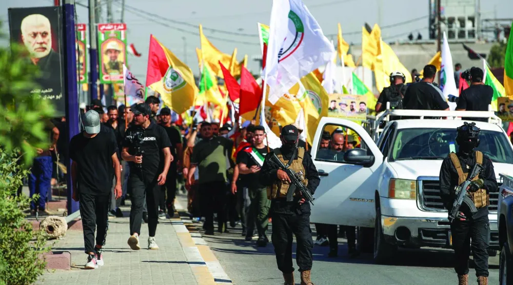صورة أرشيفية لعناصر من «كتائب حزب الله» في جرف الصخر (أ.ف.ب)