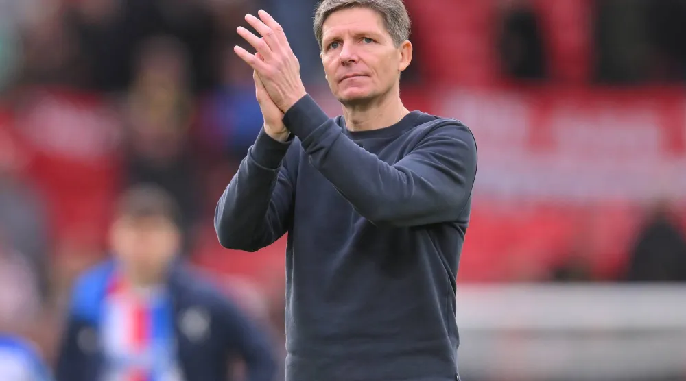 أوليفر غلاسنر المدير الفني لفريق كريستال بالاس (إ.ب.أ)