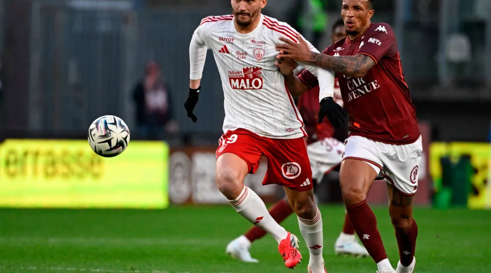 بريست هزم مضيّفه ميتز (أ.ف.ب)