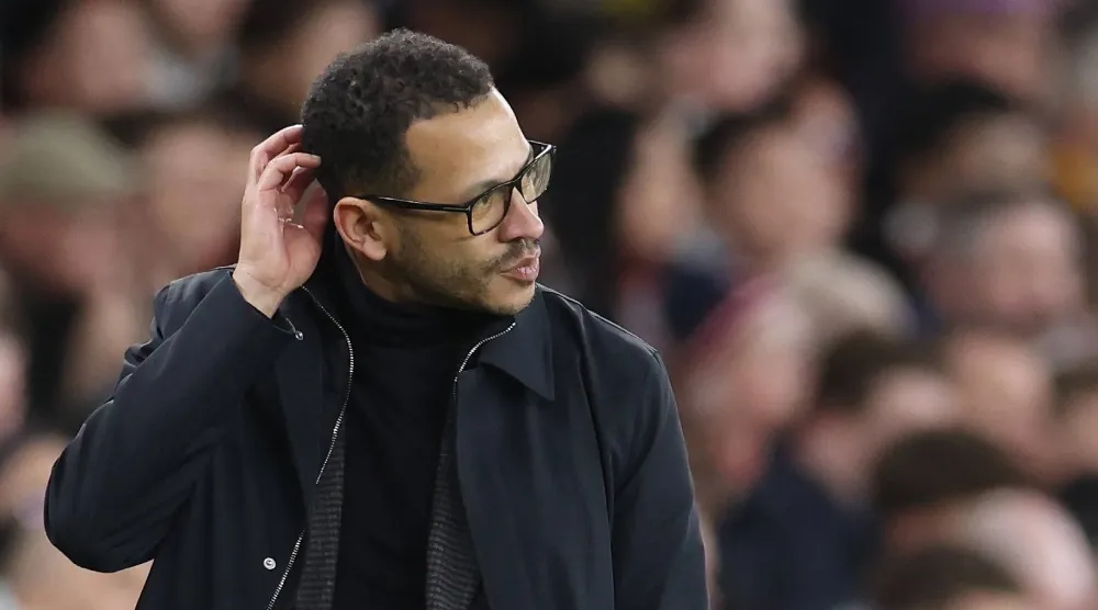 ليام روزنير المدير الفني لفريق تشيلسي (إ.ب.أ) 