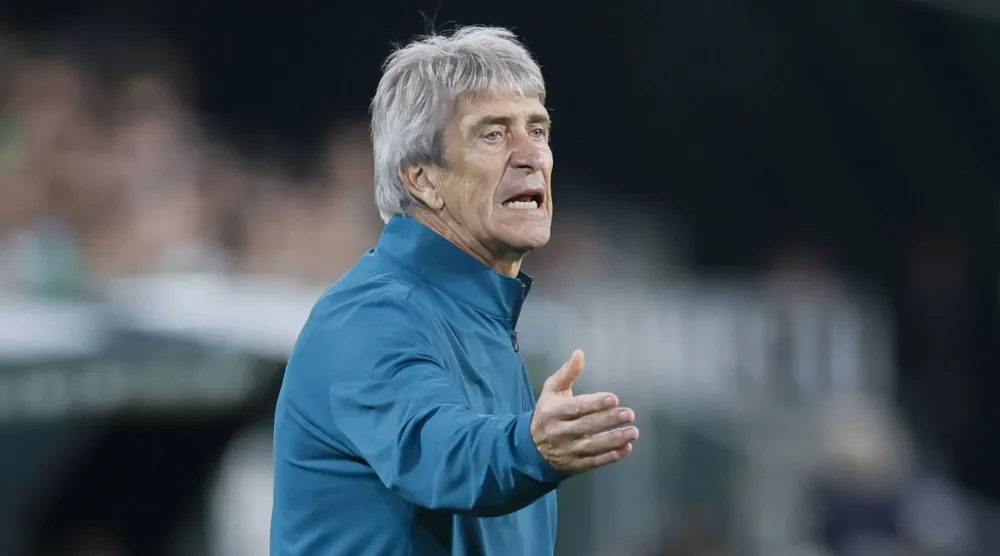 مانويل بليغريني مدرب نادي ريال بيتيس (إ.ب.أ)