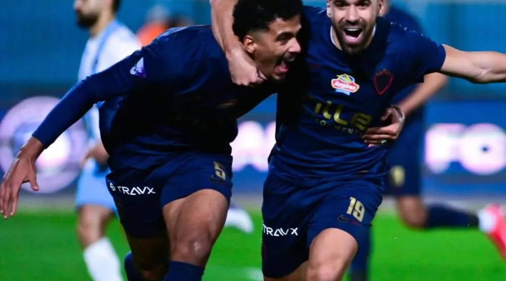 حسام عبد المجيد "يسار" يحتفل بهدف الفوز في مرمى بيراميدز (نادي الزمالك)